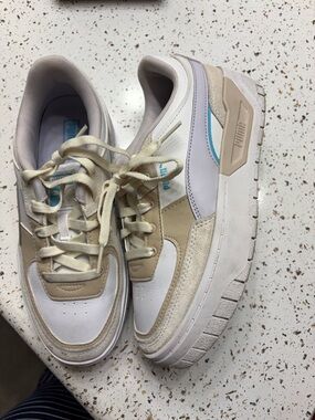 Puma White and Beige Low-Top Sneakers with Light Blue Accent